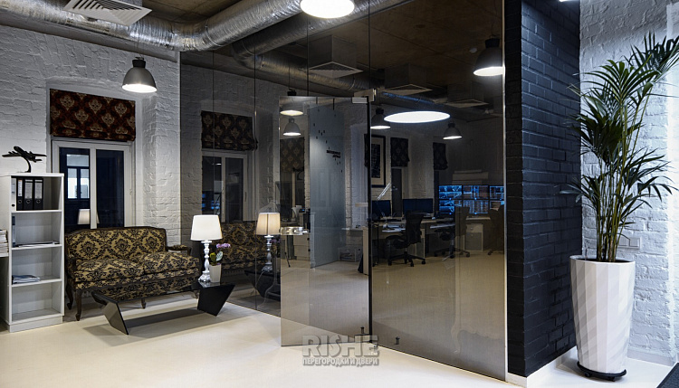 №194  # Беспрофильное остекление, . 'RISHE-С1', ^ Тонированные, ` Цельностеклянные двери.jpg